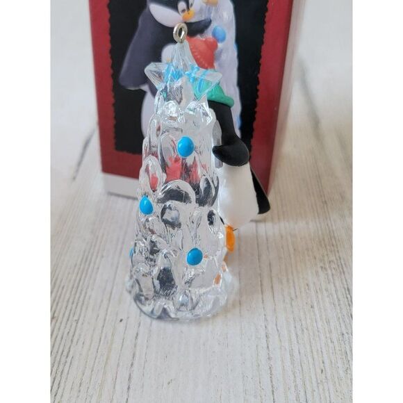 Hallmark 1995 friendly Boost ornament Xmas Penguin Ice - Picture 5 of 7